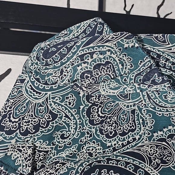 Evereve Adjustable Neck Paisley Blouse Size Medium - Picture 8 of 11